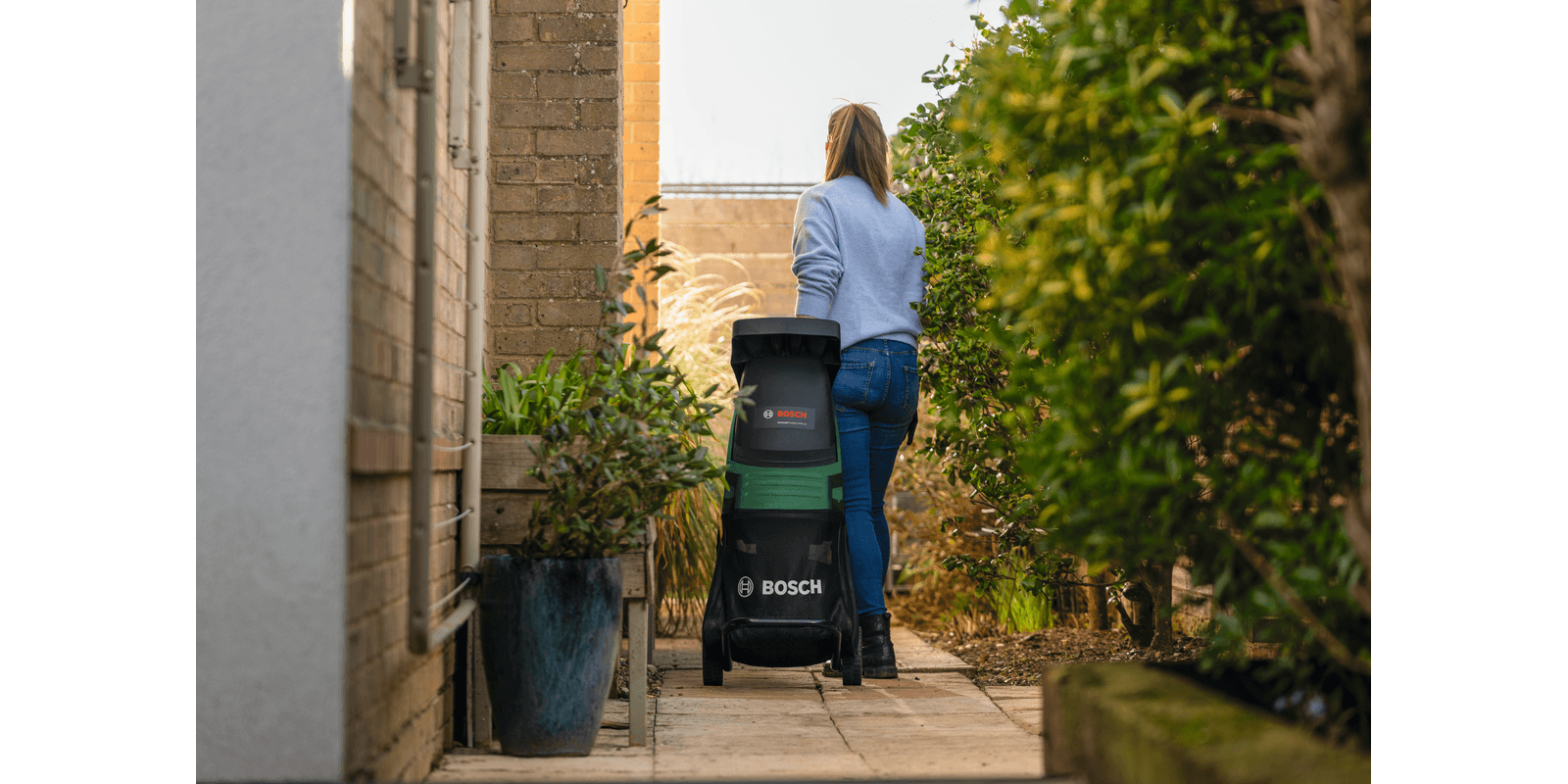 Bosch UniversalShredder 2x18V-25 Broyeur de végétaux – Image 8
